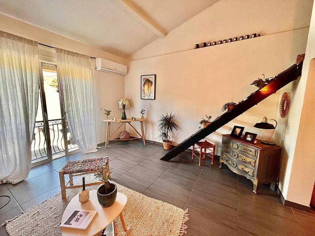 Loft Atypique Au Milieu Des Champs Apartment Tourrettes Exterior foto